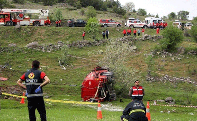 Yangına giden itfaiye aracı uçuruma yuvarlandı: Ölü ve yaralı var