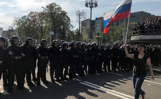 Rusya’da Navalnıy taraftarları Putin’i protesto etti