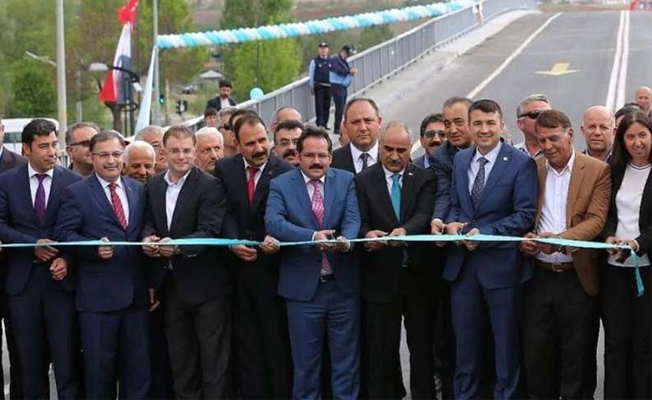 AKP'li Belediye fabrika açıyormuş gibi kavşak açılışı gerçekleştirdi