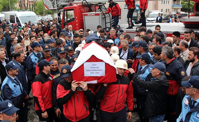 Şehit itfaiyecileri meslektaşları uğurladı