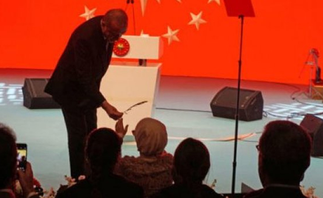 Erdoğan'dan eşine 'zeytin dalı' sürprizi