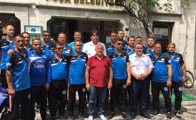 Kıbrıslı dostlar, Rauf Denktaş'ı Foça'da andı