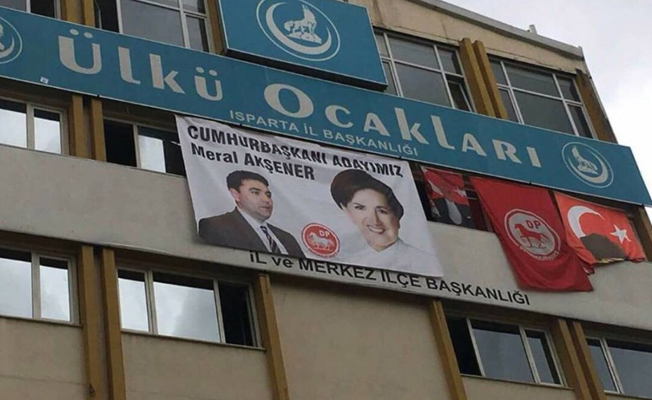 Devlet Bahçeli'yi kızdıracak Meral Akşener pankartı