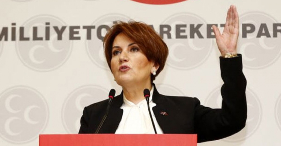 Meral Akşener, Davutoğlu'nun teklifini belgeleriyle açıkladı