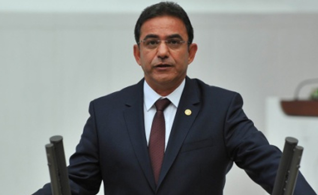CHP'li Budak, Antalyaspor yönetimini protesto etti: 'Yaşa Mustafa Kemal Paşa' diye haykırmaya devam edeceğiz