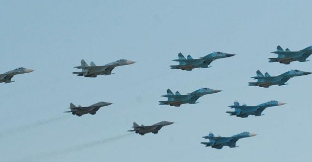 Rusya ve Suriye hava kuvvetleri Humus'un doğusunda IŞİD'i bombaladı