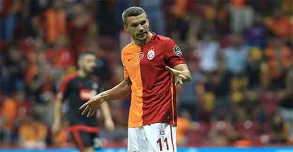 Podolski'den Hakem ve Fener tepkisi !