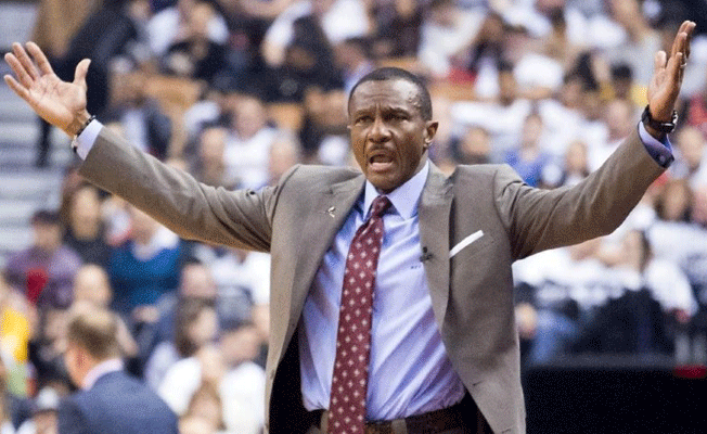 ‘Yılın Koçu’ ödülünü alan Dwane Casey, 3 gün sonra kovuldu