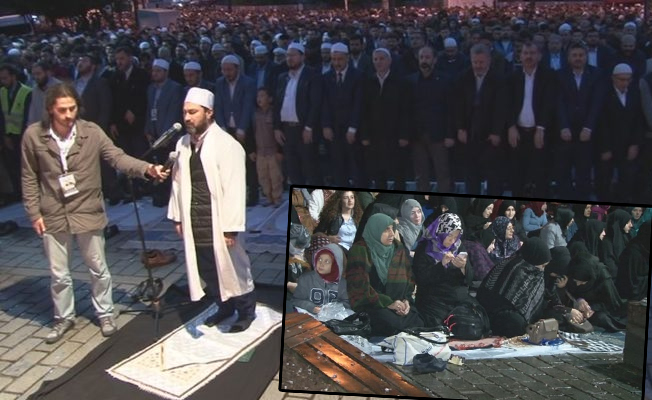 Anadolu Gençlik Derneği Ayasofya Meydanı'nda sabah namazı kıldı