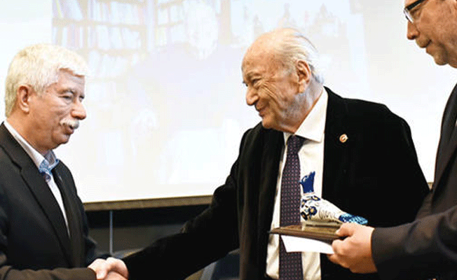 Faruk Bildirici'ye Hıfzı Topuz Onur ödülü