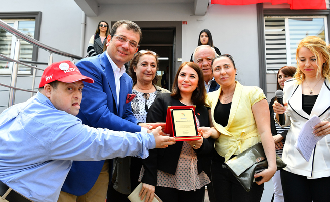 İmamoğlu'ndan Anneler Günün'de anlamlı açılış