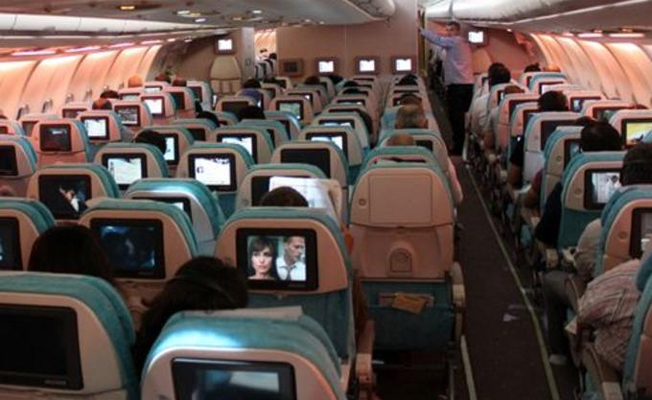Antalya uçağında acil iniş yaptıran koku! 8 yolcuya müdahale