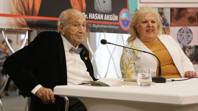 Atatürk’ü Anlamak söyleşisinin onur konuğu Hıfzı Topuz oldu