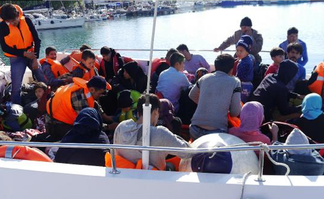 Çanakkale’de lastik botta 40 kaçak göçmen yakalandı
