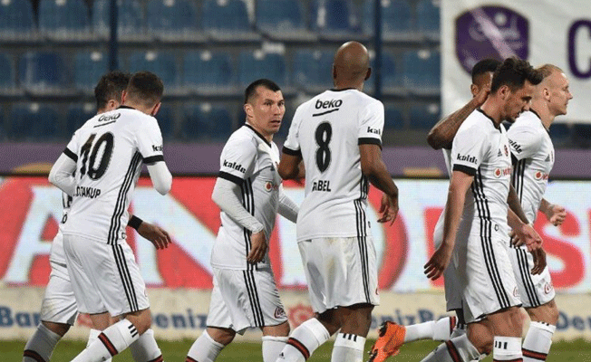 Beşiktaş o futbolcularla yollarını ayırıyor