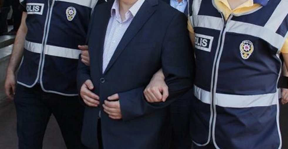 İzmir'de FETÖ'den 55 tutuklama