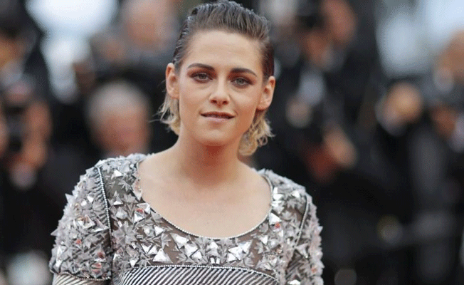 Kristen Stewar kırmızı halı kurallarını yıktı geçti