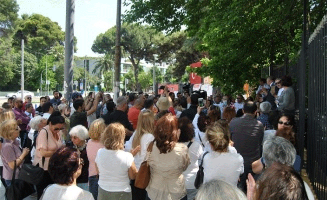 İzmir'de o müdüre tepkiler çığ gibi büyüyor!