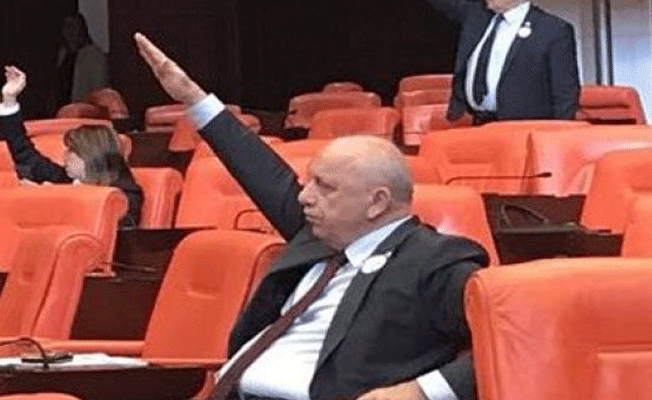 İsrail önergesini bu hareketle reddetti... AKP'li vekilin hareketi olay oldu