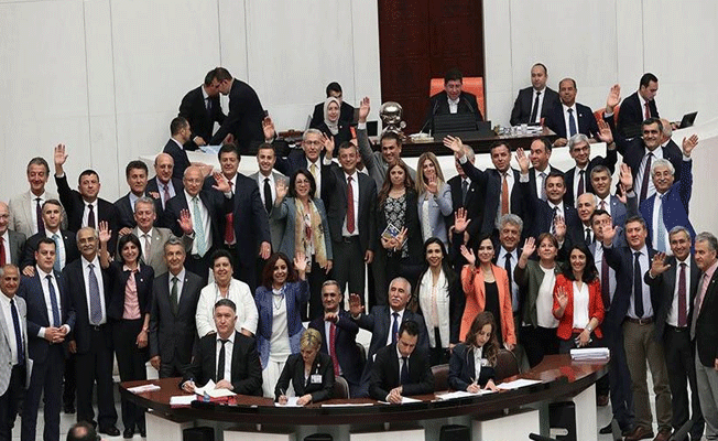 Meclis tatile girdi