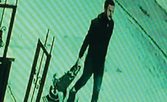 Pazar arabasıyla sokaklarda dolaşan bu kişiye dikkat