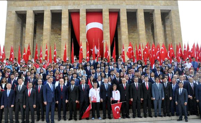 Gençler Anıtkabir'de