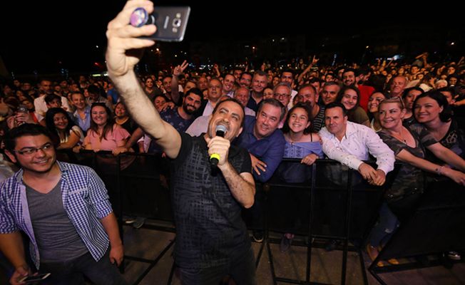 Haluk Levent Buca'yı salladı