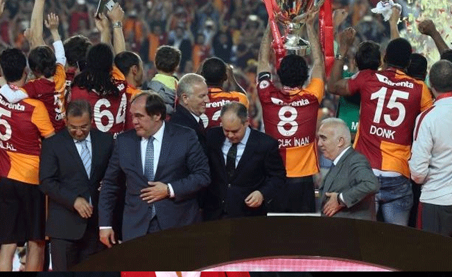 Galatasaray’ın şampiyonluk kupasını Yıldırım Demirören vermeyecek