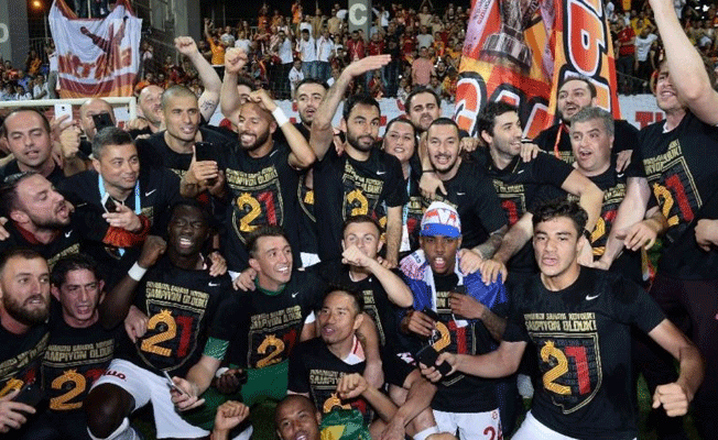 Aleyna Tilki şampiyonluk kutlamalarına katılıyor!