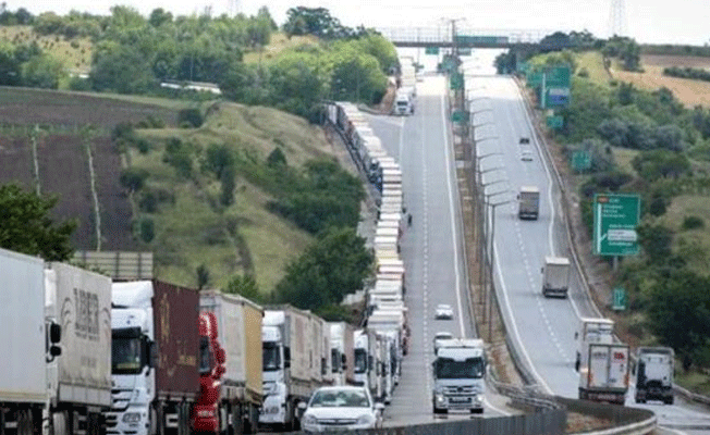 Şoförler isyan etti: TIR kuyruğu 30 kilometreyi buldu