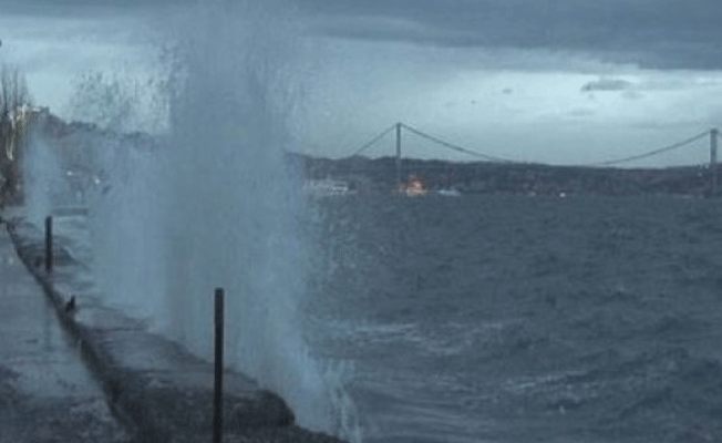 Marmara Denizi'nde ulaşıma lodos engeli