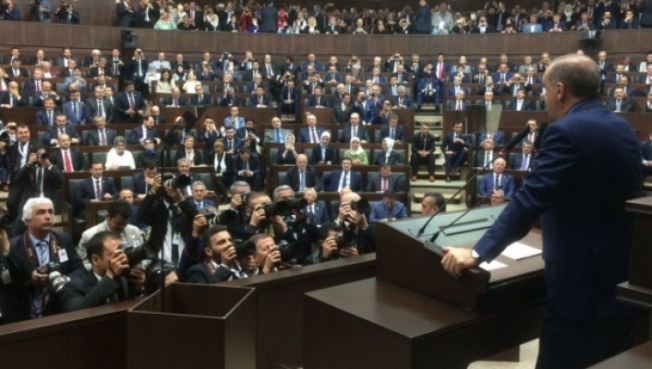 O kalemden flaş sözler: “AKP’de endişeden fazlası dışarıya yansıyor”