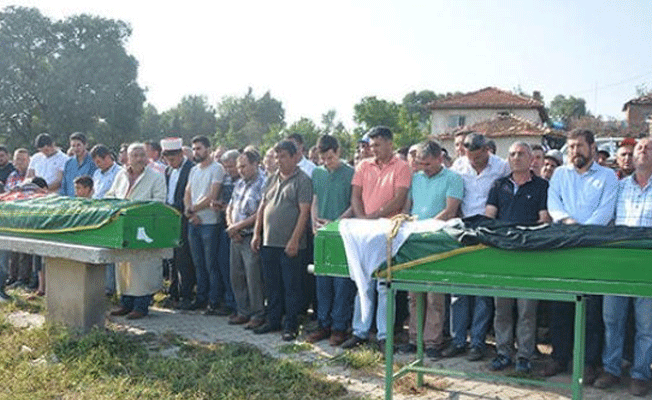 Annesi ve yeğeninin cenaze namazını kıldırdı