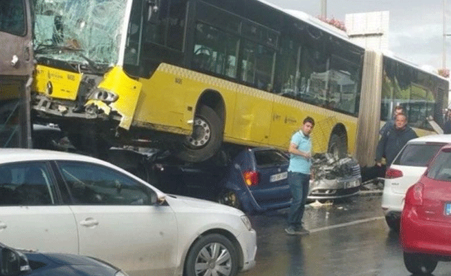 Metrobüs kazasına sebep olan şemsiyeli saldırgan hakim karşısına çıktı