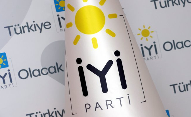İYİ Parti’de 14 istifa...