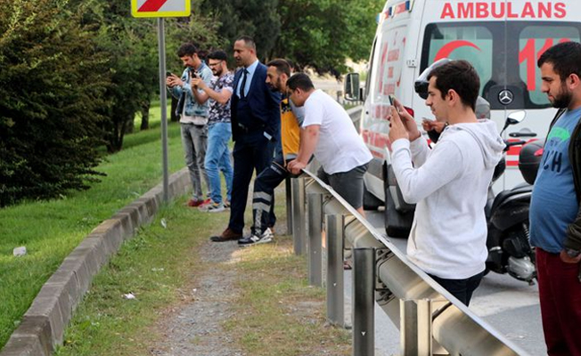 Kendini iple ağaca astı, çevredekiler dakikalarca oraya kilitlendi