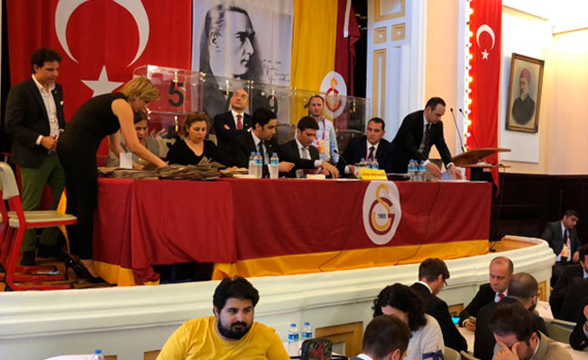 Heyecan dorukta.... Galatasaray 38. başkanını seçiyor!
