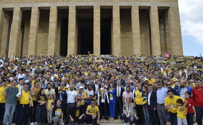 Ankaragücü taraftarları Anıtkabir'e akın etti