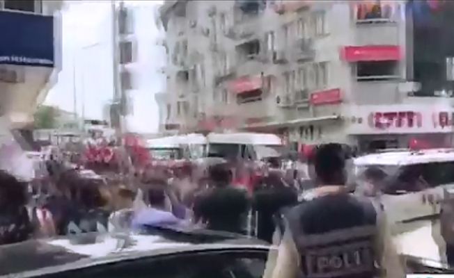 AKP'li ve MHP bir grup İnce'nin Menderes'teki mitingine saldırdı