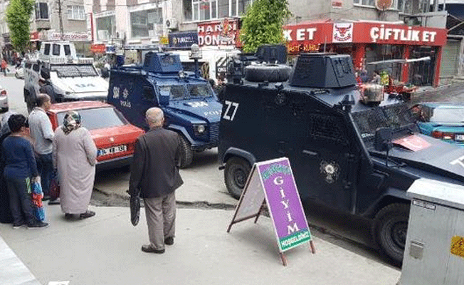 Sultangazi’de pazarın ortasında silahlı kavga, 5 yaralı!