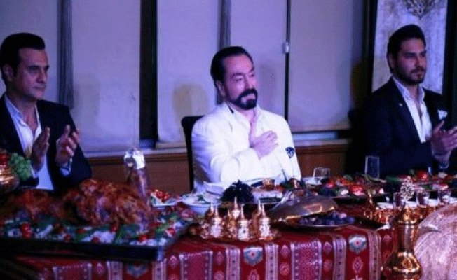 Adnan Oktar'ın sıra gecesinde bakın hangi ünlüler vardı