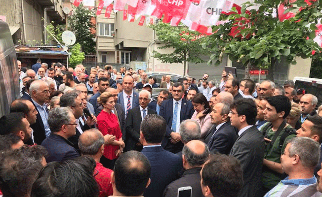 CHP Sultangazi 'Seçim Ofisi' miting havasında açıldı