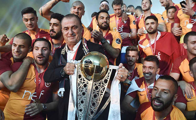 Yıldız futbolcu Galatasaray'dan ayrılma kararı verdi