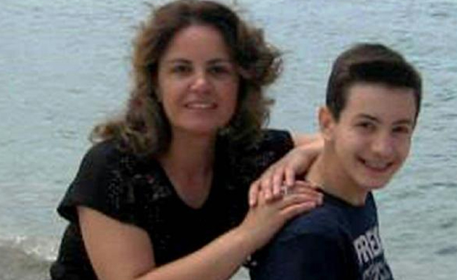 17 yaşındaki genç, anne ve babasını öldürüp intihar etti
