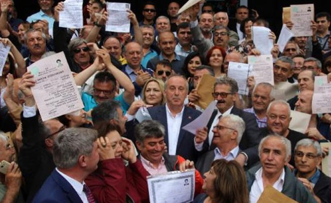 İnce'den diploma şöleni.. Mezun olduğu fakülte önünde...