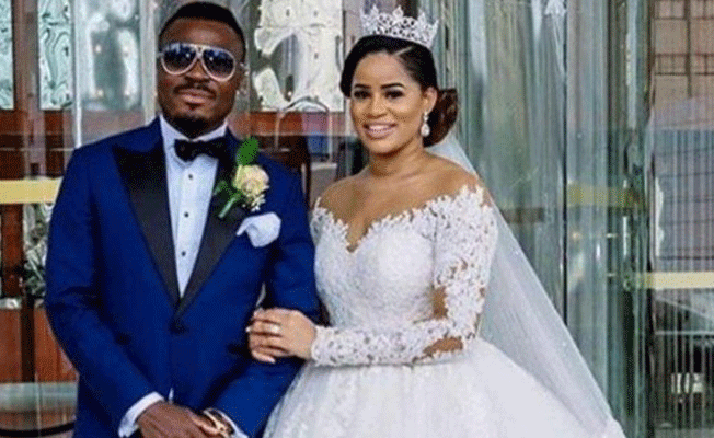Emenike 2013 güzelini bıraktı 2014 güzeli ile evlendi