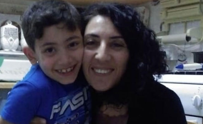 Cinnet getiren anne 7 yaşındaki oğlunu bıçaklayarak öldürdü