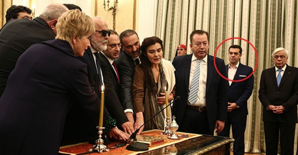 Yemin töreninde dikkat çeken görüntü