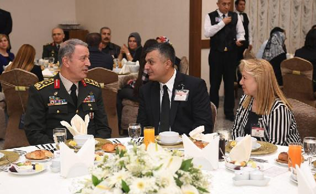 Hulusi Akar: İçimizdeki hainler temizlendikçe daha da güçleniyoruz