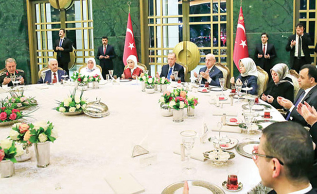 Erdoğan'dan 'yüksek yargı' ve kuvvet komutanlarına Beştepe'de iftar